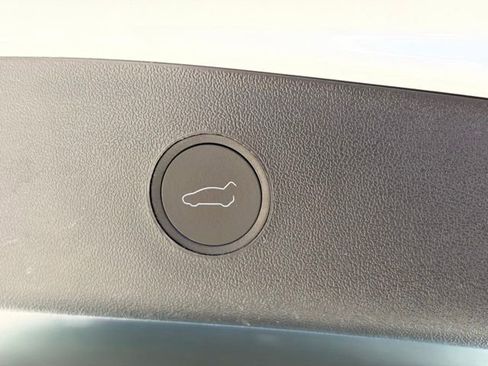 Used 2023 Tesla Model 3 Standard Range image 11