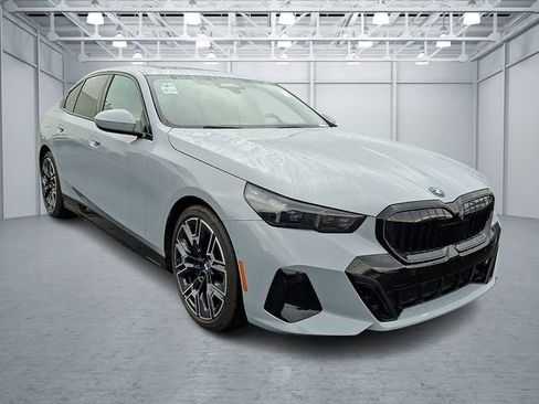 Certified 2025 BMW i5 xDrive40 w/ M Sport Package image 3