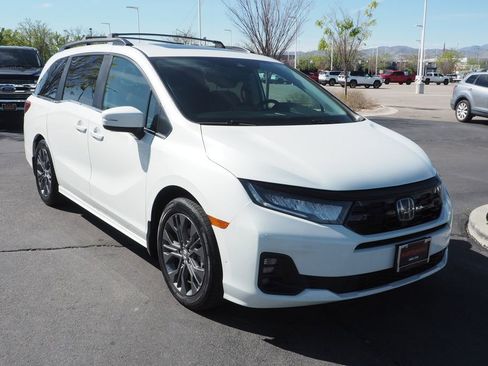 Used 2025 Honda Odyssey Touring image 9