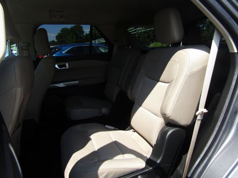 Used 2022 Ford Explorer XLT w/ Class IV Trailer Tow Package AWD/4WD image 20