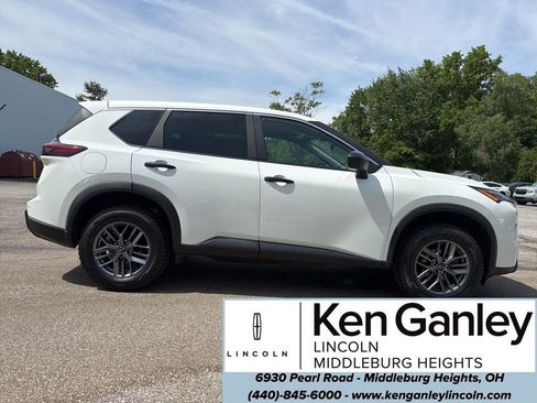 Used 2025 Nissan Rogue S AWD/4WD image 2