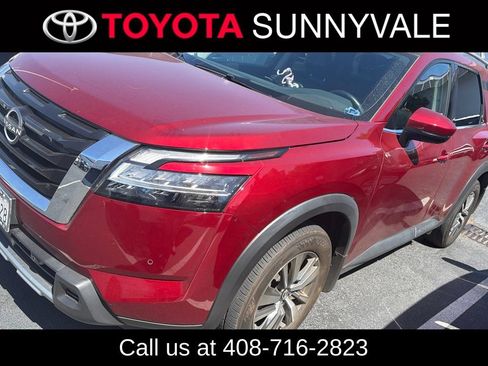 Used 2024 Nissan Pathfinder SL FWD image 1