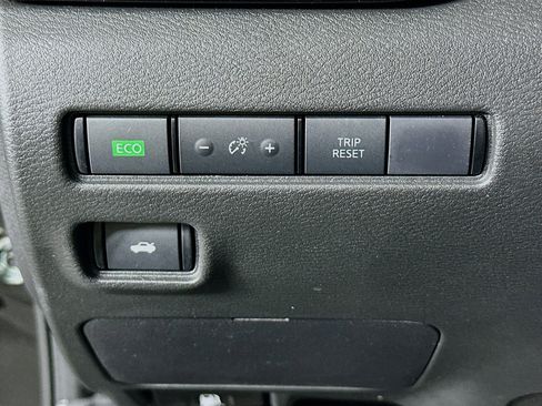 Used 2024 Nissan Sentra SR w/ SR Premium Package image 16