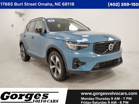 Certified 2025 Volvo XC40 B5 Plus AWD/4WD image 1