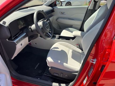 Used 2024 Hyundai Kona SEL image 2