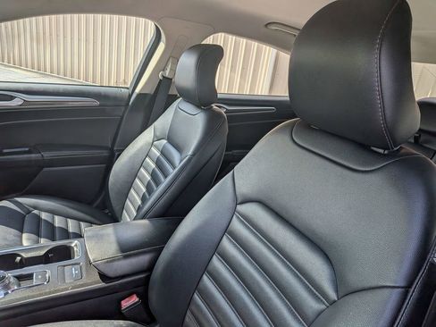 Used 2019 Ford Fusion SEL image 12