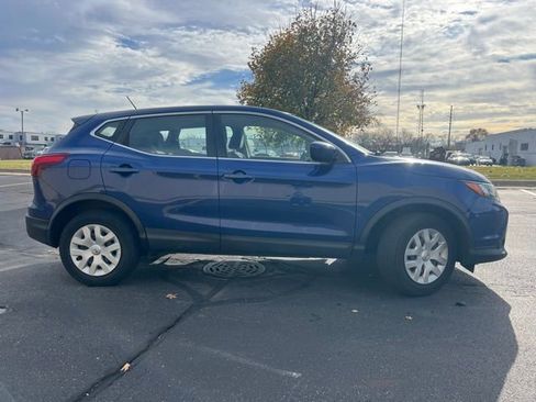 Used 2019 Nissan Rogue Sport S image 2