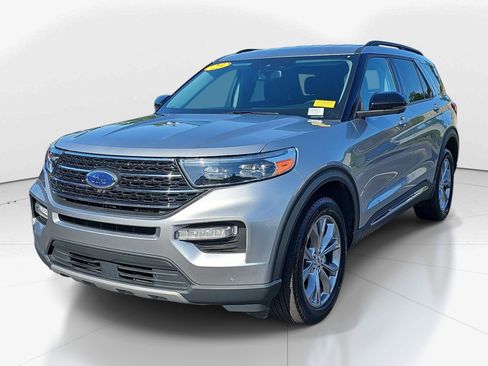 Used 2023 Ford Explorer XLT w/ Equipment Group 202A AWD/4WD image 7