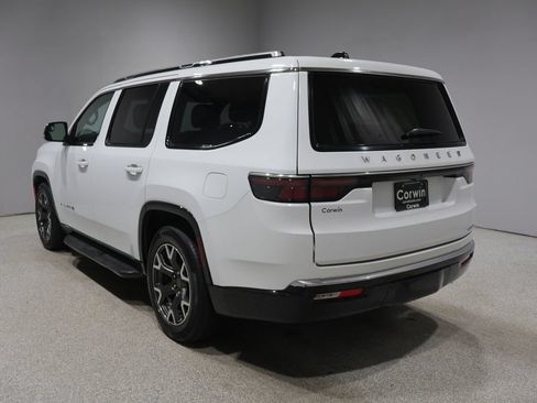 Used 2024 Jeep Wagoneer Series III AWD/4WD image 5