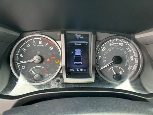 Used 2020 Toyota Tacoma TRD Off-Road image 16