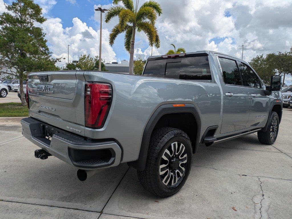 Used 2024 GMC Sierra 2500 Denali Ultimate AWD/4WD image 4