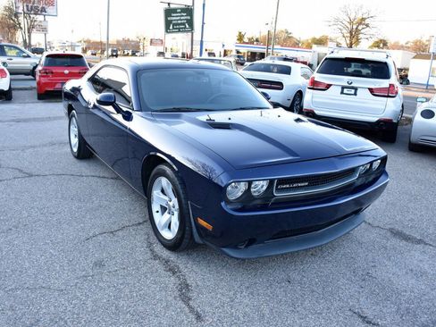 Used 2013 Dodge Challenger SXT w/ Sound Group image 9