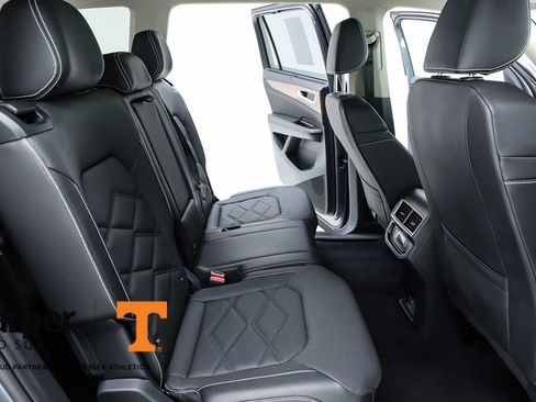 Used 2025 Volkswagen Atlas SE w/ Panoramic Sunroof Package FWD image 78