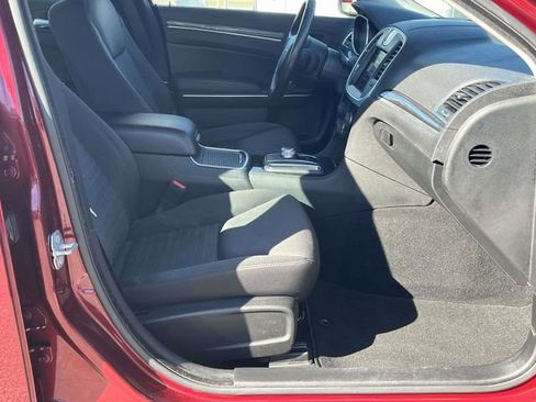 Used 2022 Chrysler 300 Touring image 23
