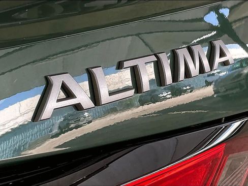 Used 2025 Nissan Altima 2.5 SR w/ SR Premium Package FWD image 10