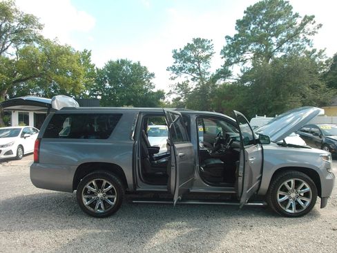 Used 2018 Chevrolet Suburban Premier RWD image 34