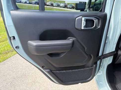 Used 2024 Jeep Wrangler Unlimited Sport AWD/4WD image 33