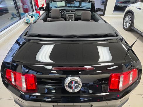 Used 2012 Ford Mustang Convertible image 15
