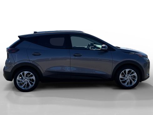 Used 2023 Chevrolet Bolt EUV LT w/ Comfort Package FWD image 6