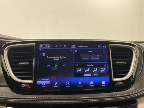 Used 2022 Chrysler Pacifica Touring-L image 12
