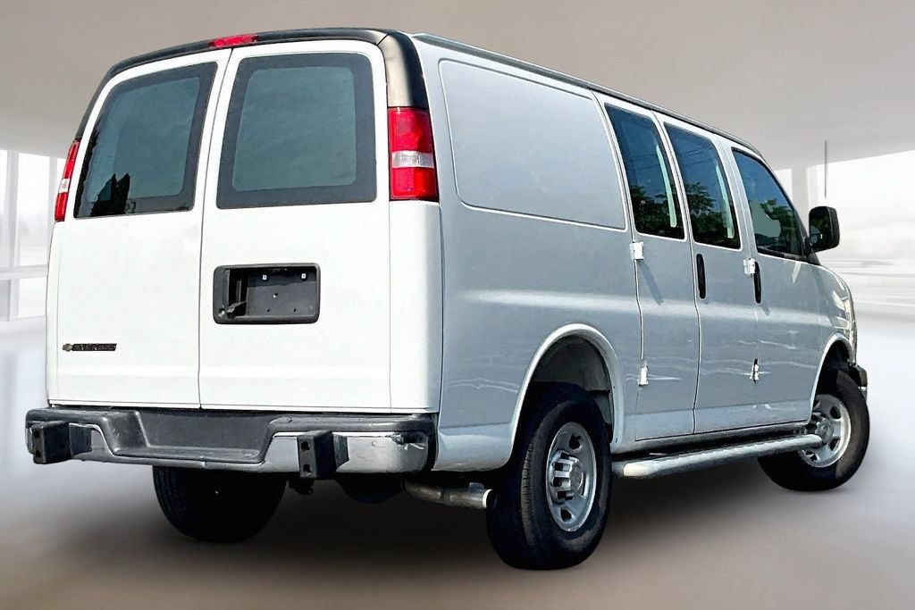 Used 2025 Chevrolet Express 2500 w/ Driver Convenience Package RWD image 6
