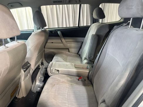 Used 2012 Toyota Highlander FWD image 16