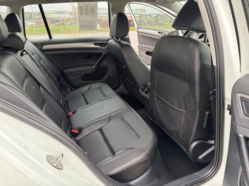 Used 2017 Volkswagen Golf SportWagen FWD image 17