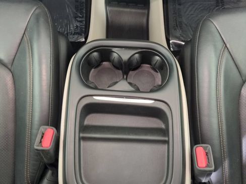 Used 2018 Chrysler Pacifica Touring-L FWD image 27