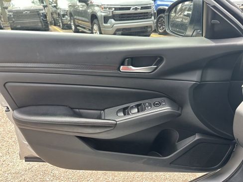 Used 2024 Nissan Altima 2.5 SV image 29