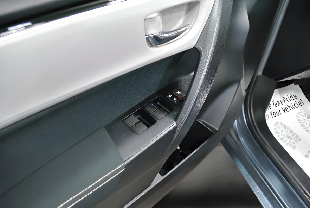 Used 2017 Toyota Corolla LE FWD image 23