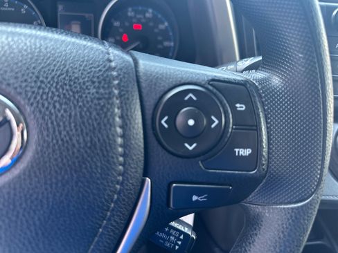 Used 2018 Toyota RAV4 LE FWD image 13