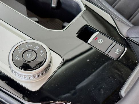 New 2026 Mitsubishi Outlander SE FWD image 8