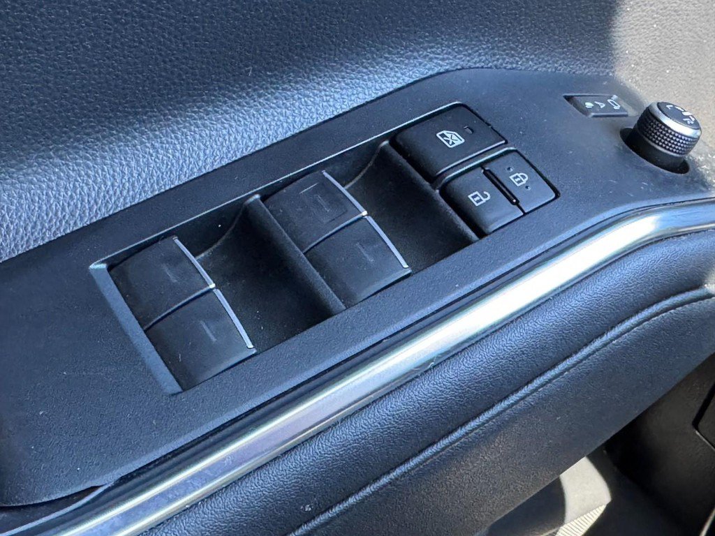 Used 2023 Toyota Highlander Limited AWD/4WD image 26
