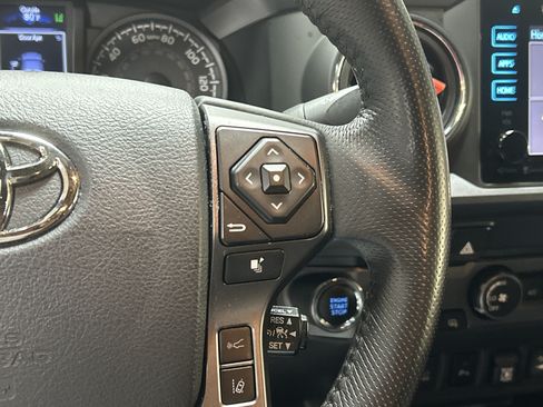 Used 2019 Toyota Tacoma TRD Off-Road w/ Technology Package AWD/4WD image 20