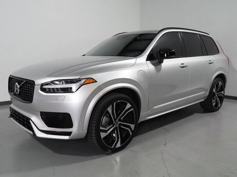 Used 2022 Volvo XC90 T8 R-Design w/ Advanced Package image 10