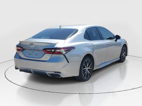 Used 2024 Toyota Camry SE FWD image 3