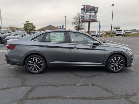 New 2026 Volkswagen Jetta SE image 4