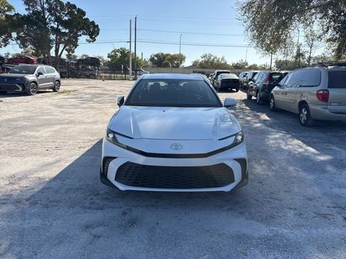 Used 2025 Toyota Camry SE image 14