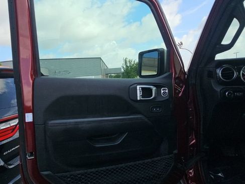 Used 2021 Jeep Wrangler Unlimited Rubicon w/ Dual Top Group AWD/4WD image 13