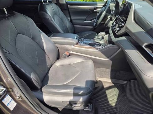 Used 2022 Toyota Highlander Platinum AWD/4WD image 6