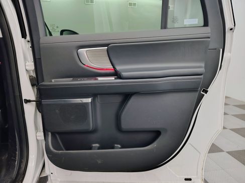 Used 2025 Ford Expedition Max Platinum AWD/4WD image 16