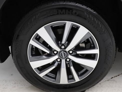 Used 2024 Nissan Pathfinder SL image 9