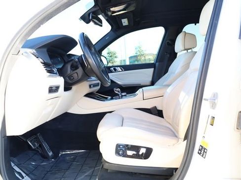 Used 2021 BMW X5 xDrive40i w/ M Sport Package image 11