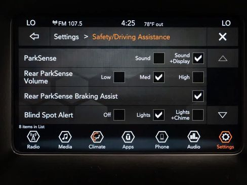 Used 2019 Jeep Cherokee Latitude Plus w/ Comfort/Convenience Group AWD/4WD image 18