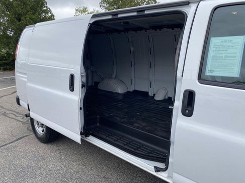 Used 2023 GMC Savana 2500 Extended w/ Driver Convenience Package RWD image 9