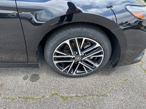 Used 2025 Toyota Camry XLE FWD image 12