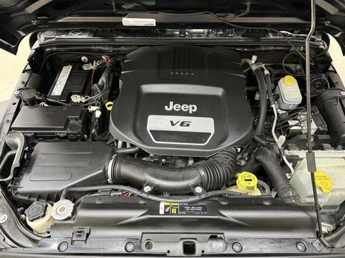 Used 2018 Jeep Wrangler Sport AWD/4WD image 7