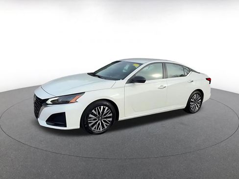 Used 2025 Nissan Altima 2.5 SV image 8