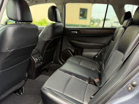 Used 2017 Subaru Outback 2.5i Limited AWD/4WD image 18