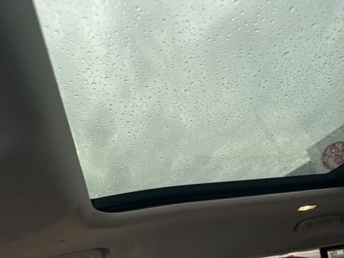 Used 2023 Land Rover Defender 110 S image 11